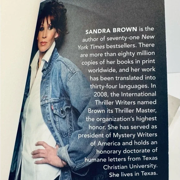 'Outfox' by Sandra Brown Softcover Novel - Picture 8 of 8